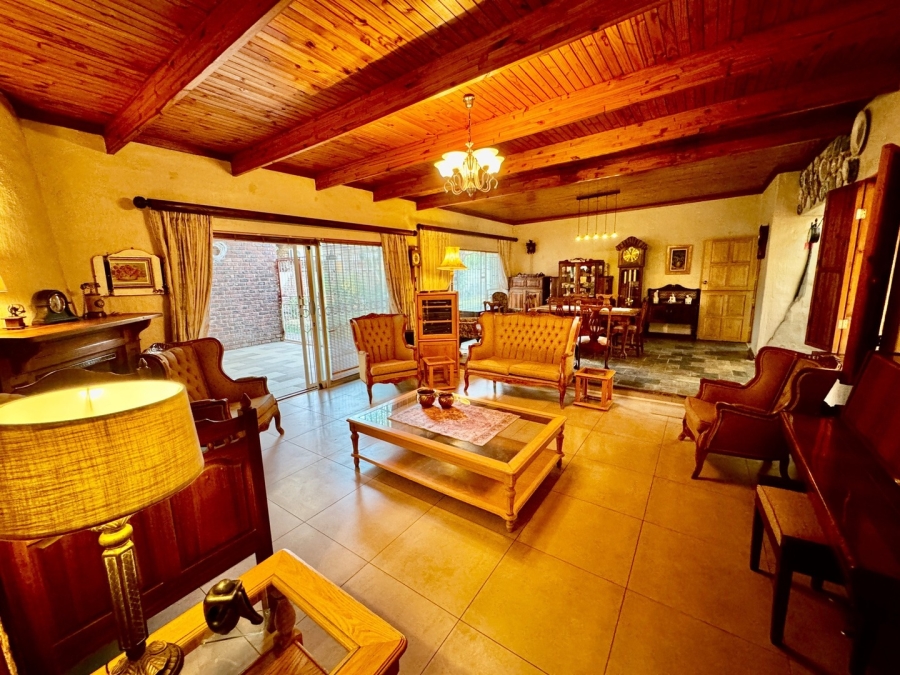 5 Bedroom Property for Sale in Baillie Park North West